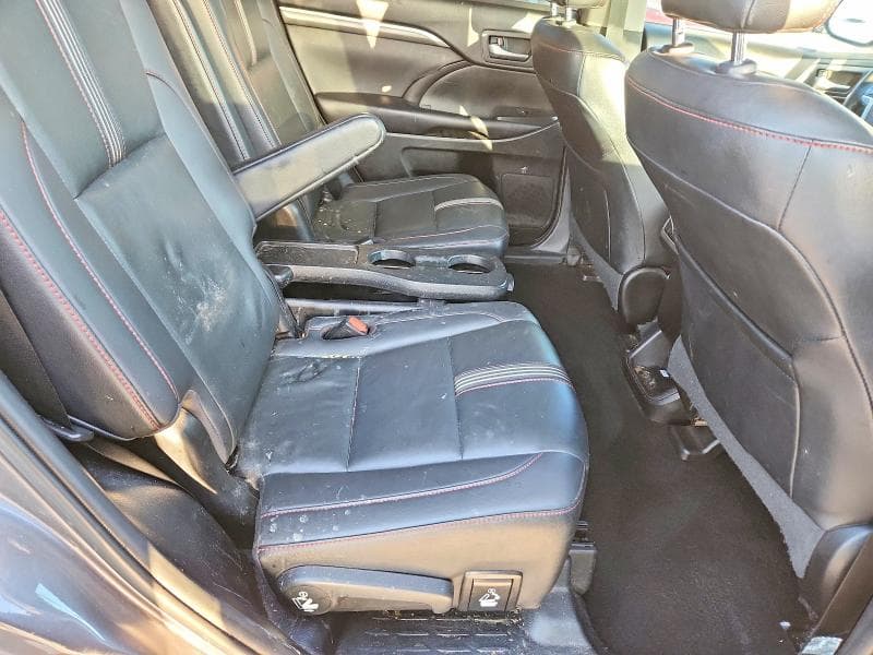 2019 TOYOTA HIGHLANDER SE 10