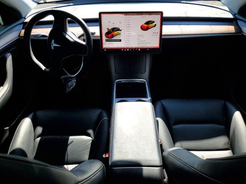 2025 TESLA MODEL Y 8