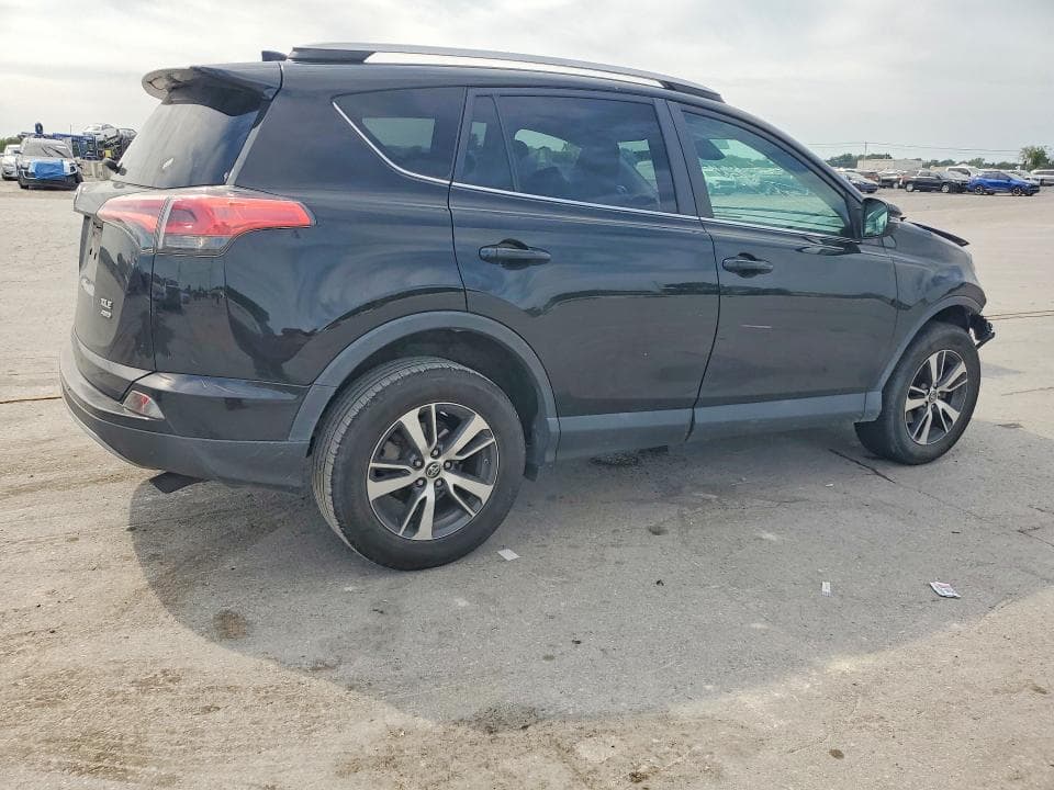 2018 TOYOTA RAV4 XLE 3
