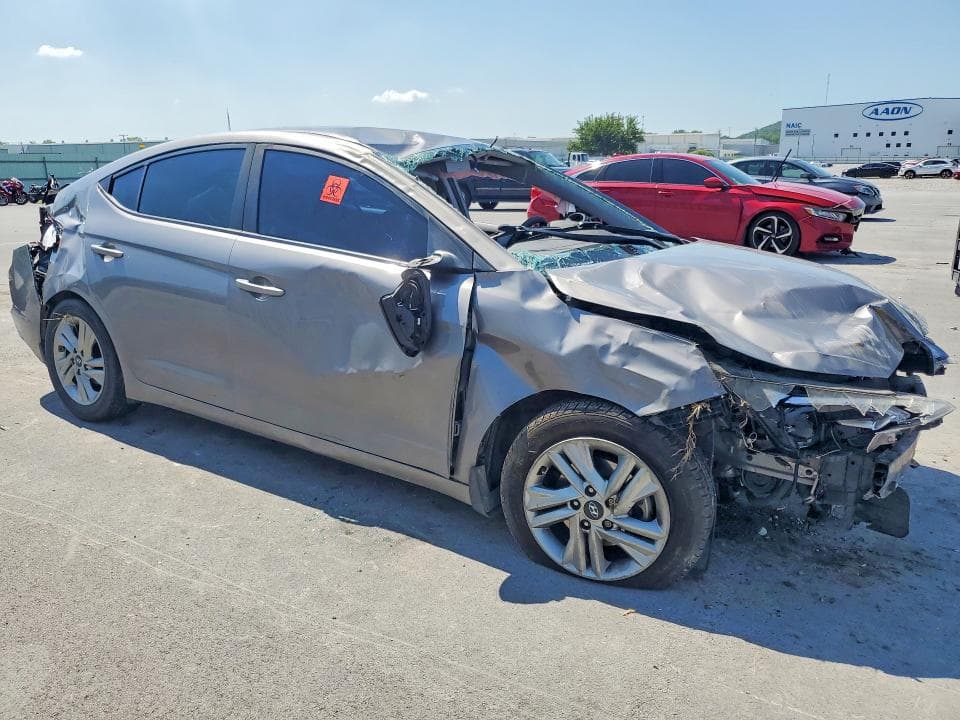 2020 HYUNDAI ELANTRA SEL 4
