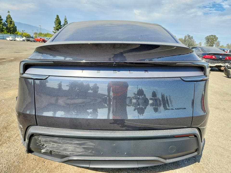 2026 TESLA MODEL Y 6