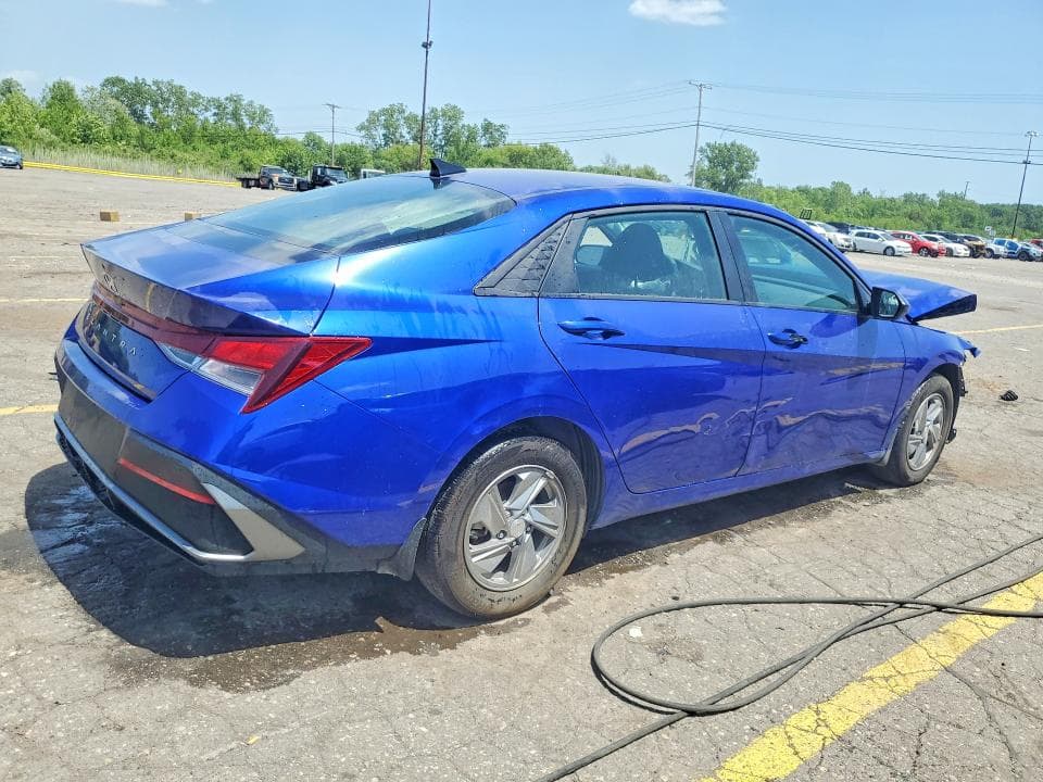 2025 HYUNDAI ELANTRA SE 3