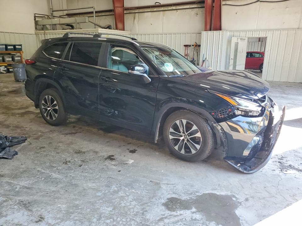 2023 TOYOTA HIGHLANDER XLE 4