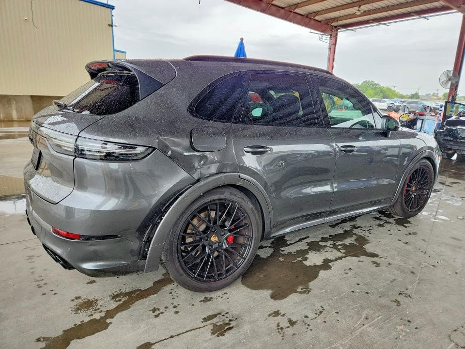 2021 PORSCHE CAYENNE GTS 3