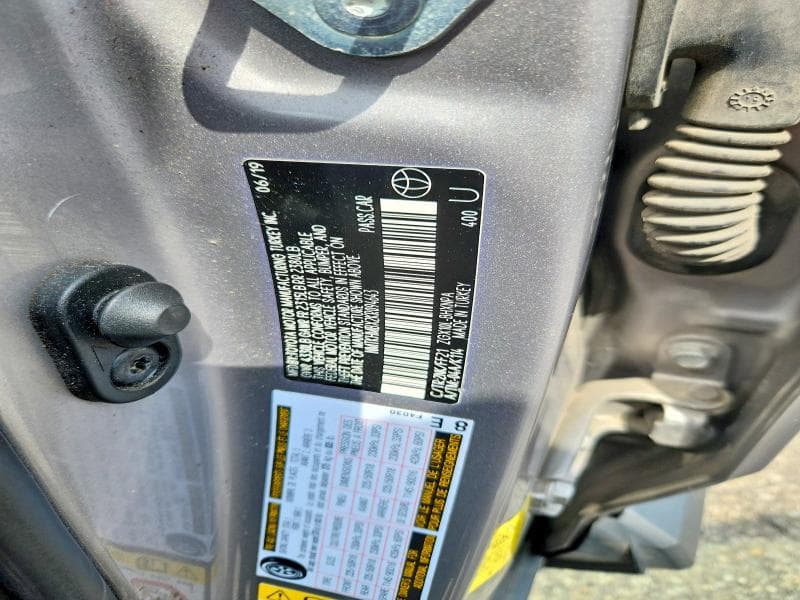 2019 TOYOTA C-HR XLE 13