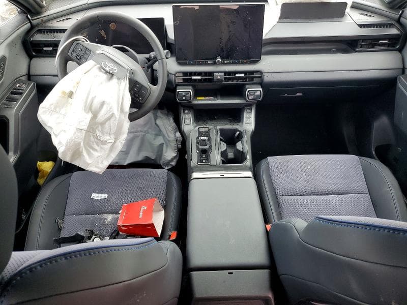 2026 TOYOTA RAV4 XSE 8