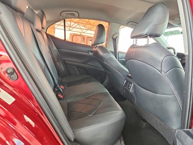 2019 TOYOTA CAMRY XLE 10