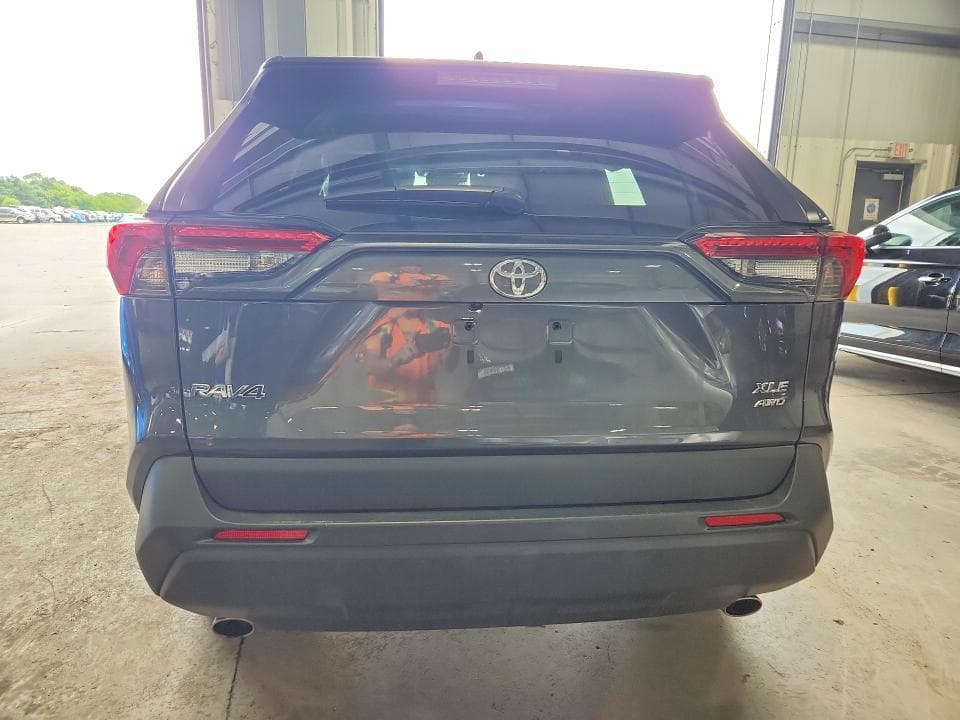 2025 TOYOTA RAV4 XLE 6