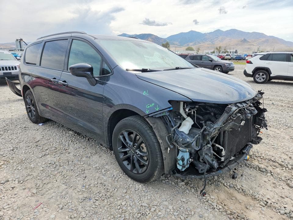 2020 CHRYSLER PACIFICA TOURING L 4