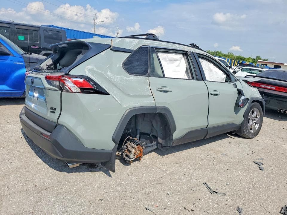 2023 TOYOTA RAV4 XLE 3