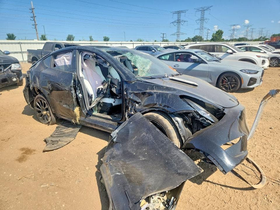 2023 TESLA MODEL Y 4