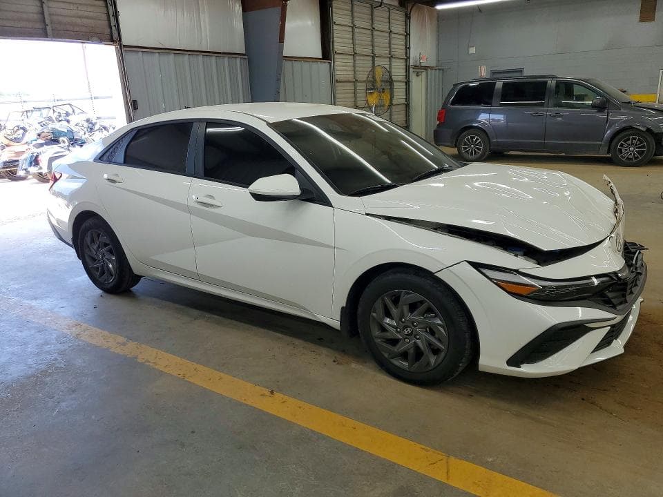 2024 HYUNDAI ELANTRA SEL 4
