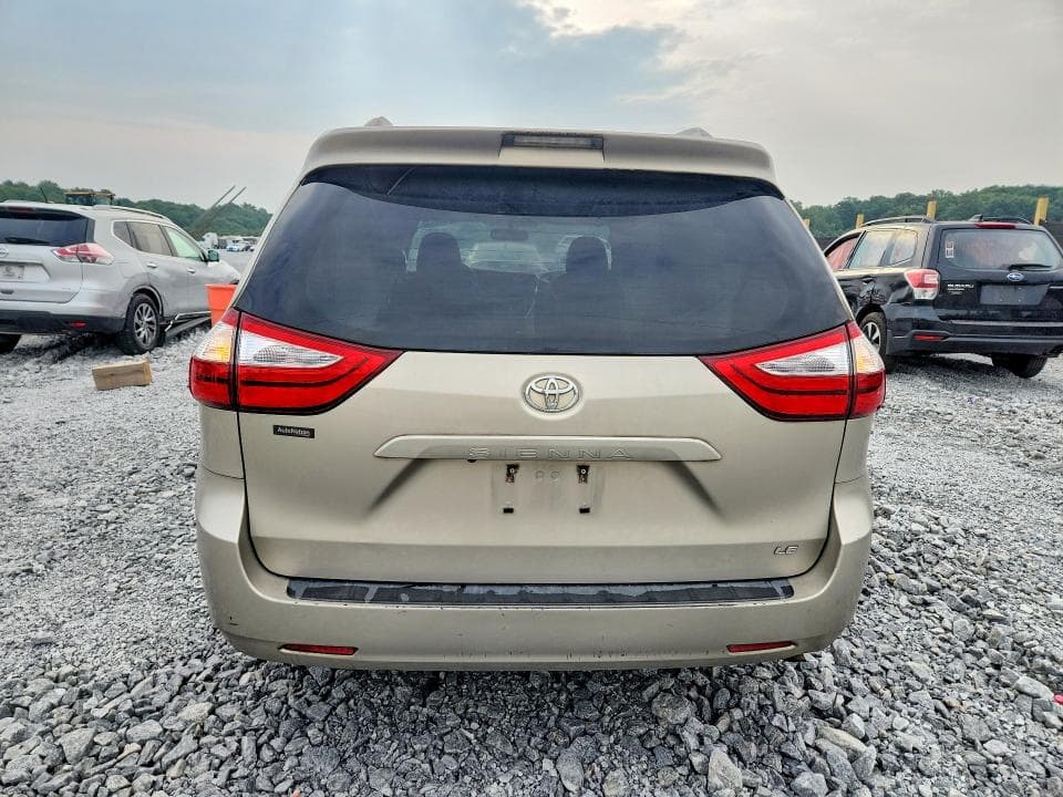 2017 TOYOTA SIENNA LE 6