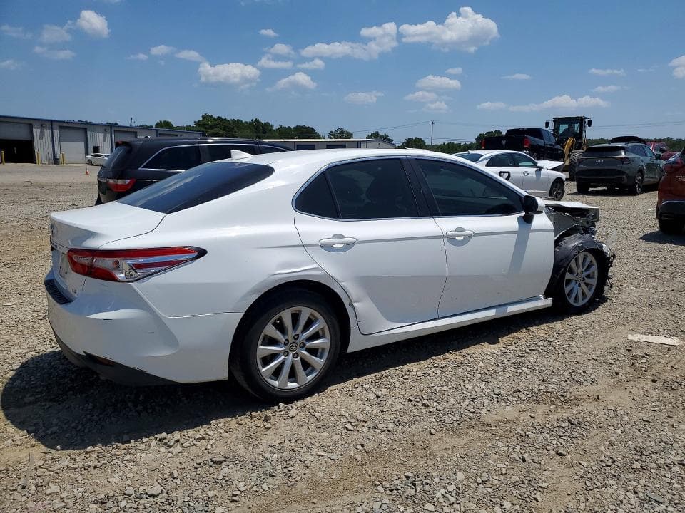 2020 TOYOTA CAMRY LE 3