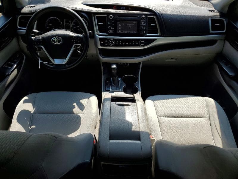 2019 TOYOTA HIGHLANDER LE 8