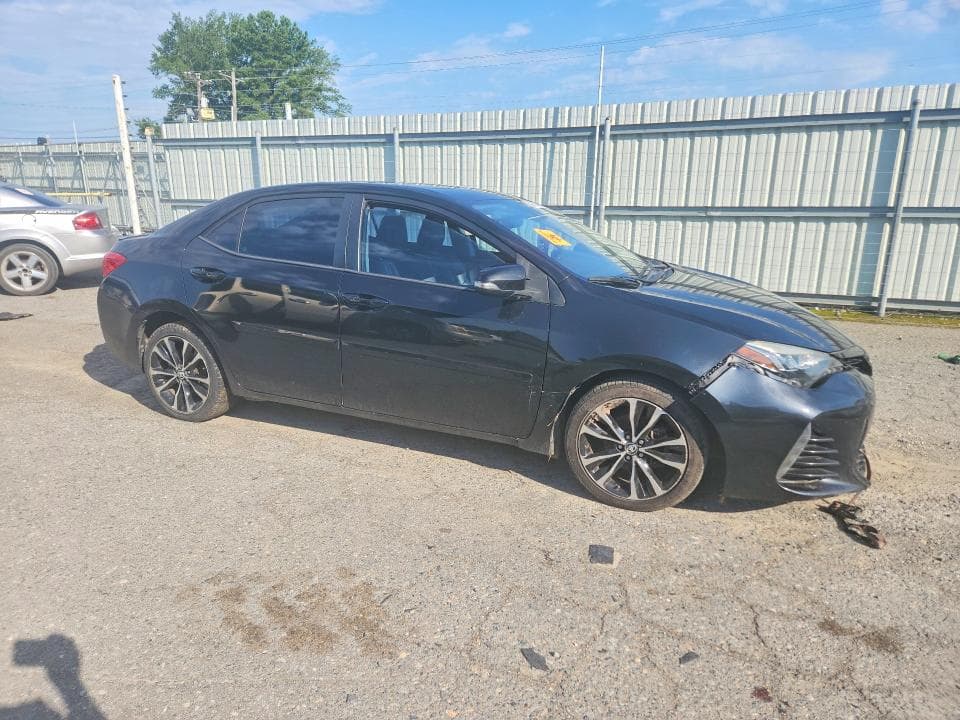 2017 TOYOTA COROLLA XSE 4