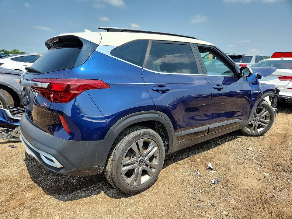 2021 KIA SELTOS S 3