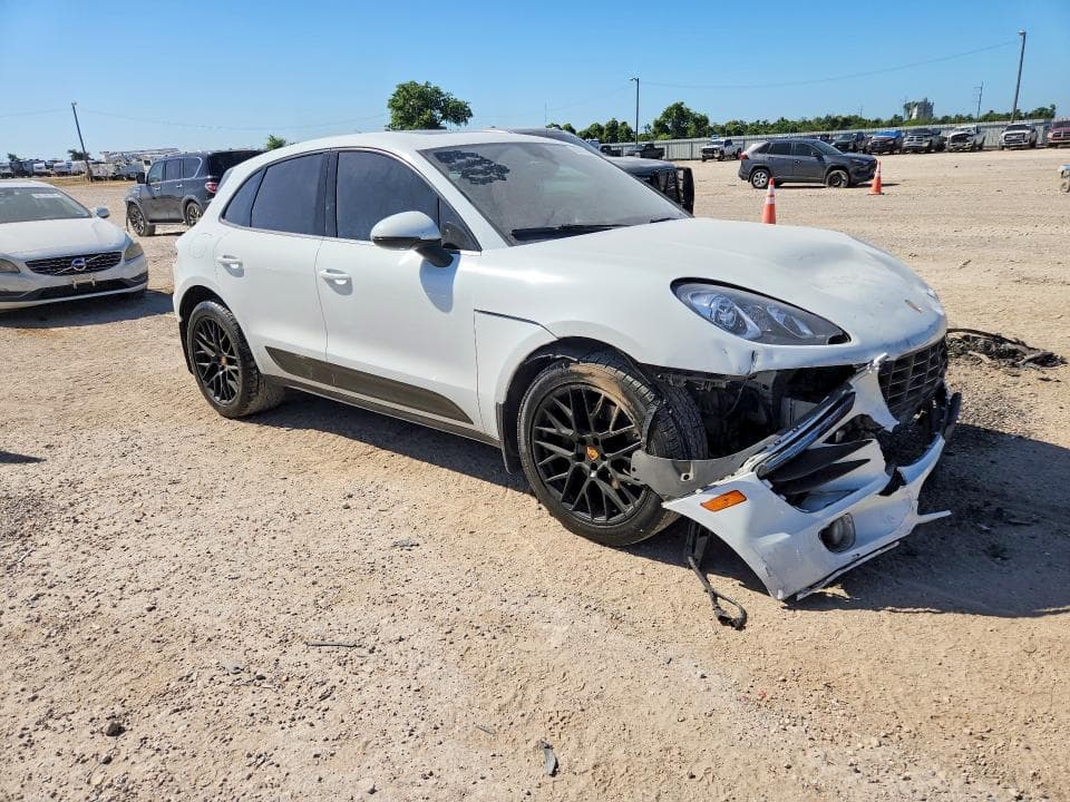 2018 PORSCHE MACAN 4