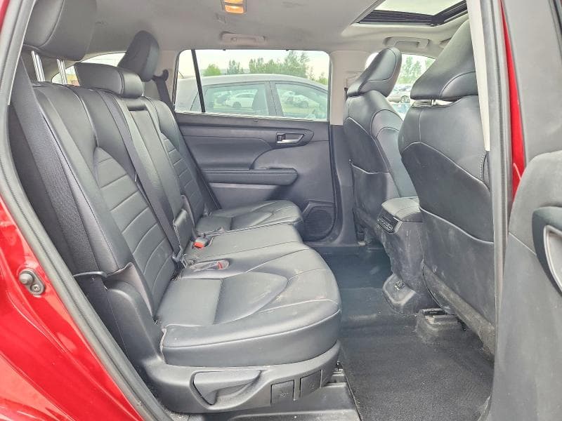 2020 TOYOTA HIGHLANDER XLE 11