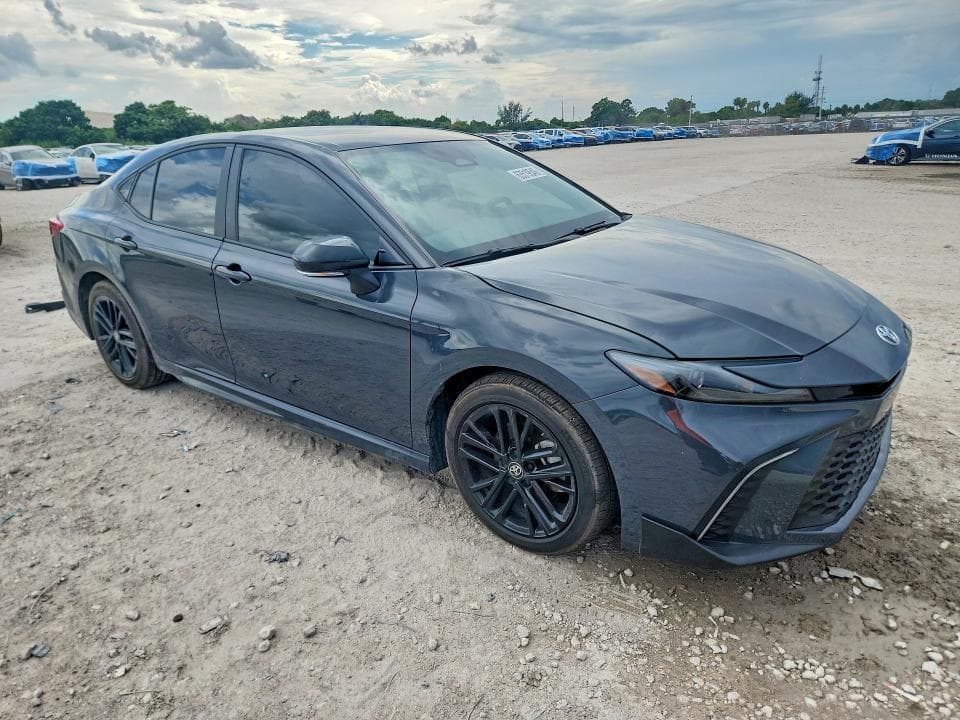 2025 TOYOTA CAMRY SE 4
