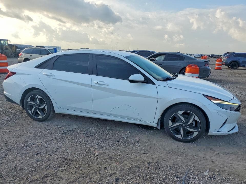 2023 HYUNDAI ELANTRA SEL 4