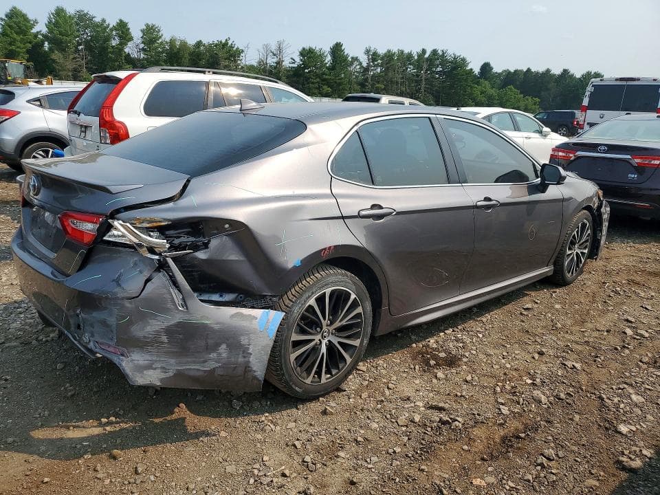 2020 TOYOTA CAMRY SE 3