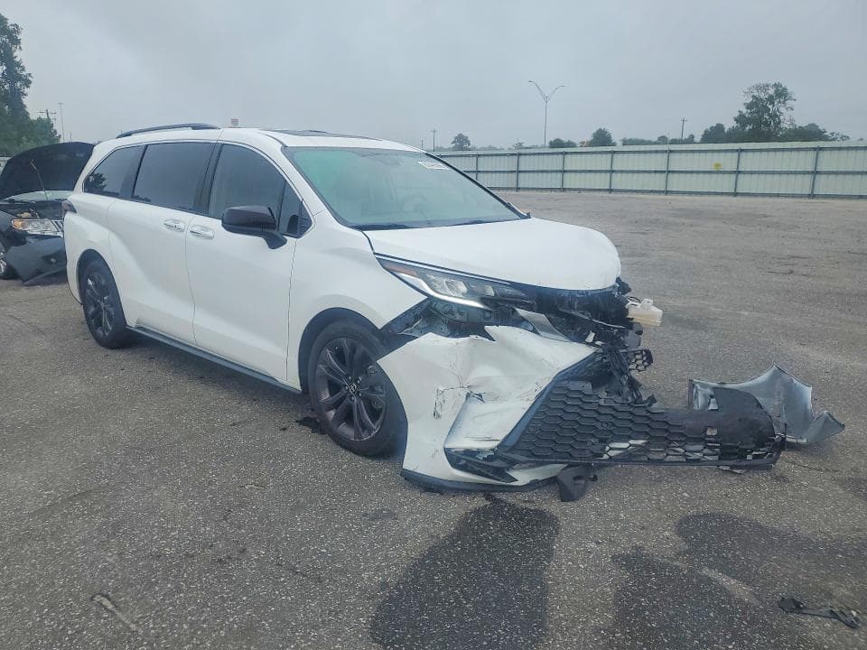 2023 TOYOTA SIENNA XSE 7-PASSENGER 4