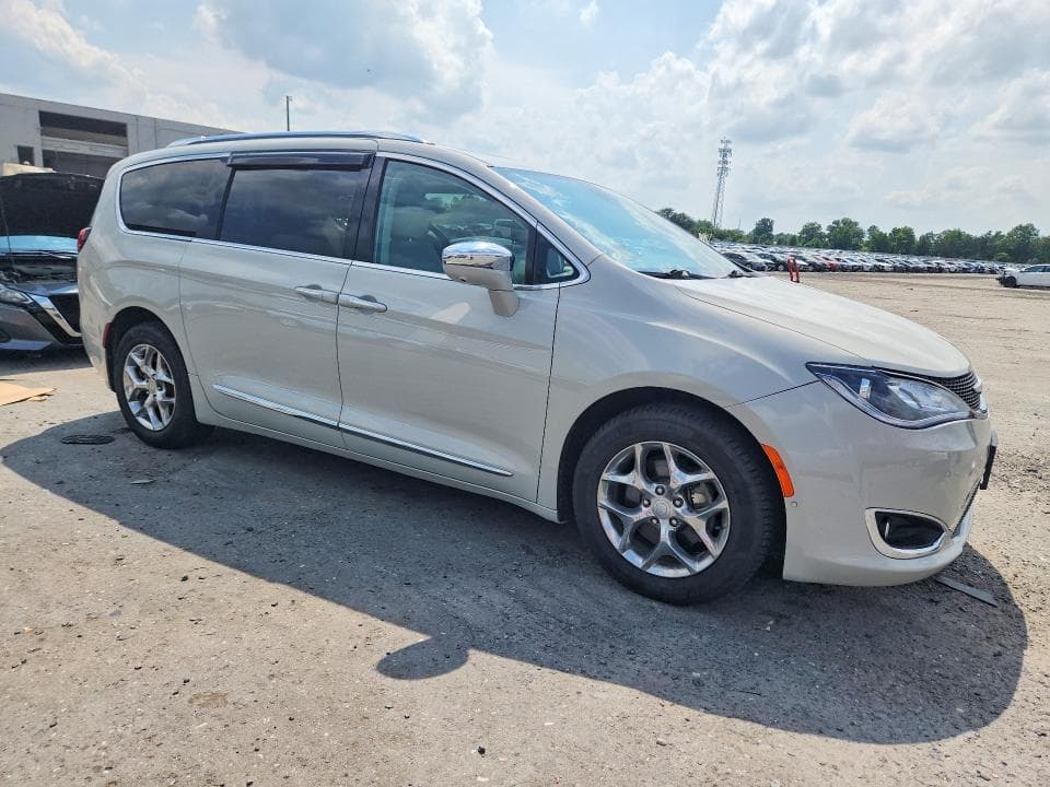 2017 CHRYSLER PACIFICA LIMITED 4