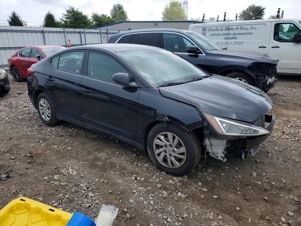 2019 HYUNDAI ELANTRA SE 4