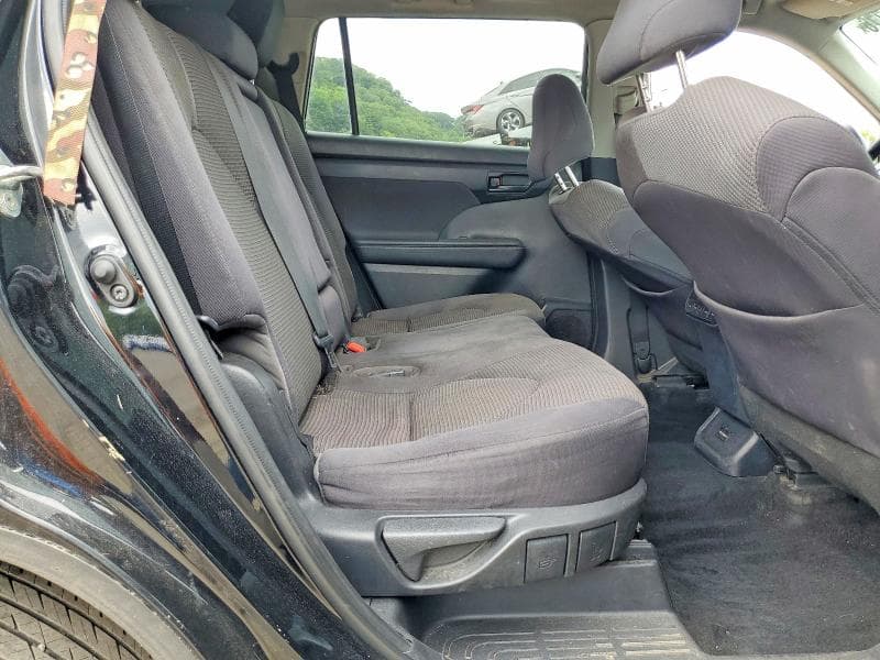 2020 TOYOTA HIGHLANDER LE 11