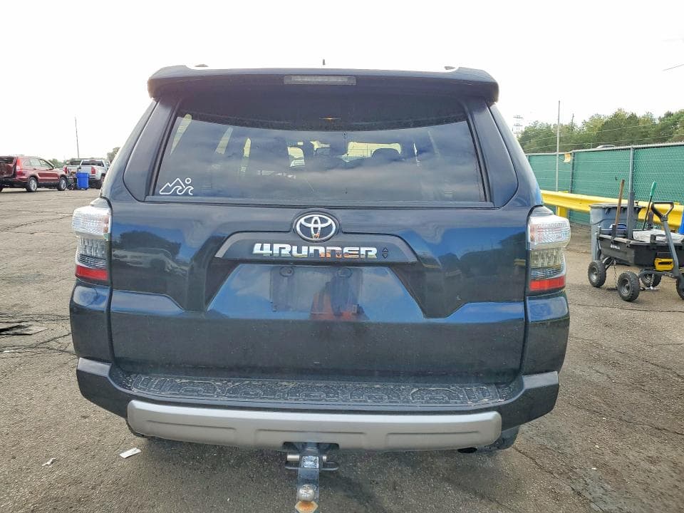 2022 TOYOTA 4RUNNER TRD OFF-ROAD 6