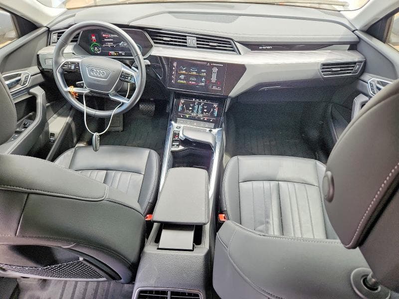 2022 AUDI E-TRON PREMIUM 8