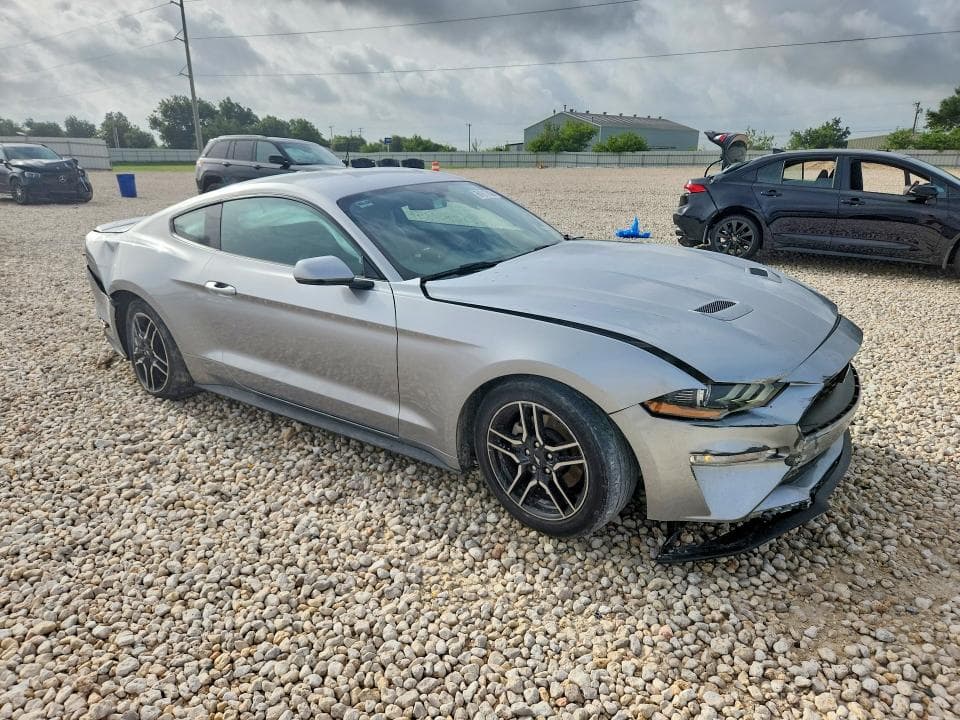 2020 FORD MUSTANG 4
