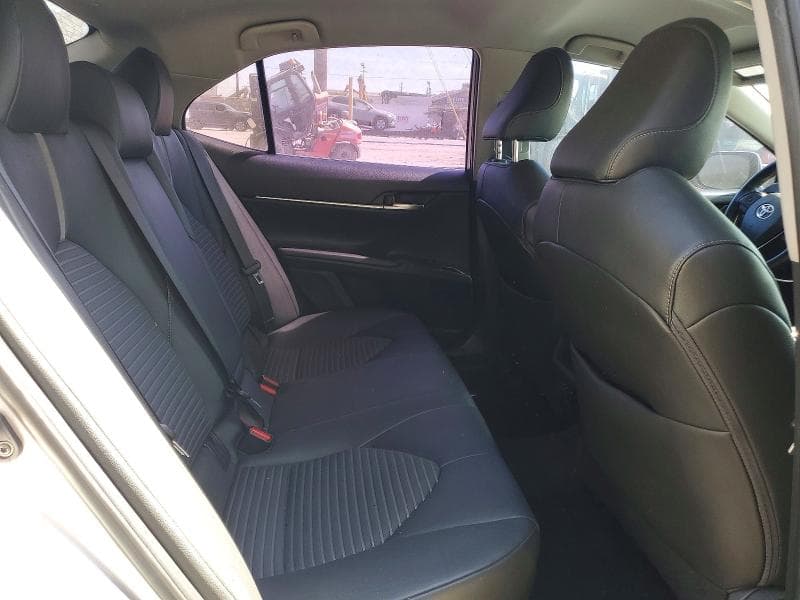 2018 TOYOTA CAMRY SE 10