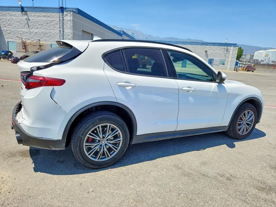 2022 ALFA ROMEO STELVIO 3