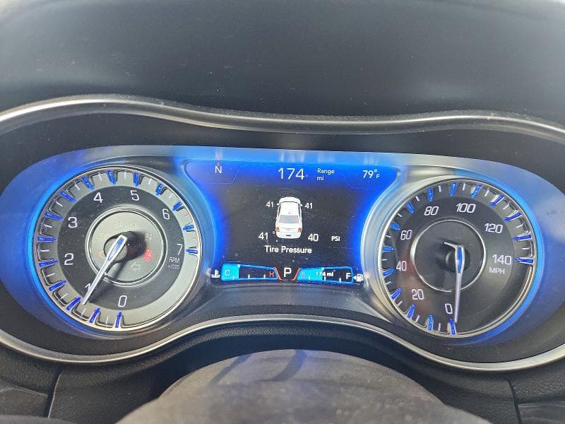 2019 CHRYSLER 300 LIMITED 9