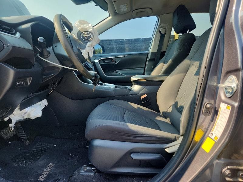 2020 TOYOTA RAV4 LE 7