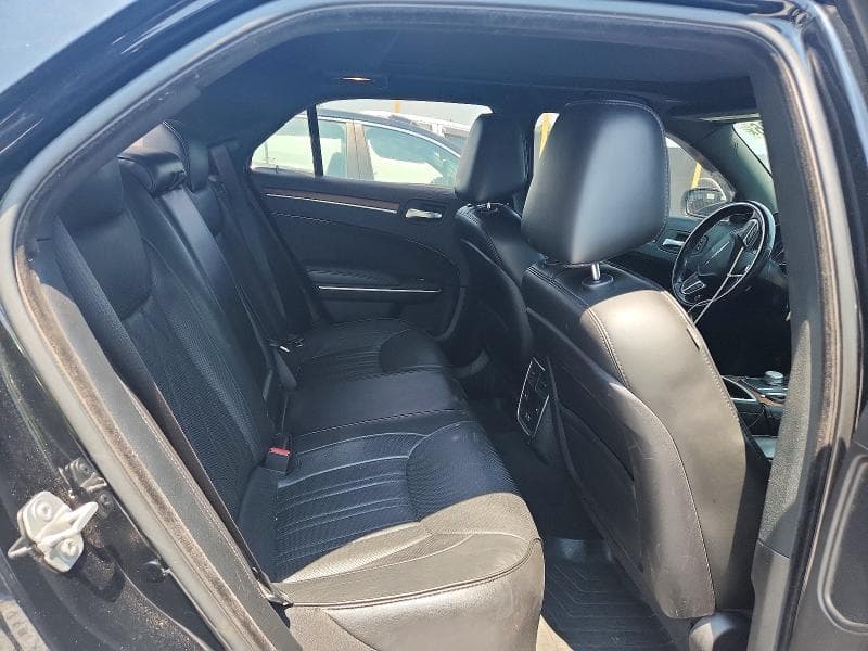 2019 CHRYSLER 300C 10