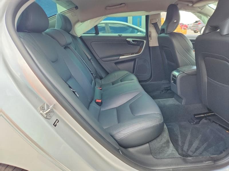 2017 VOLVO S60 PLATINUM 10