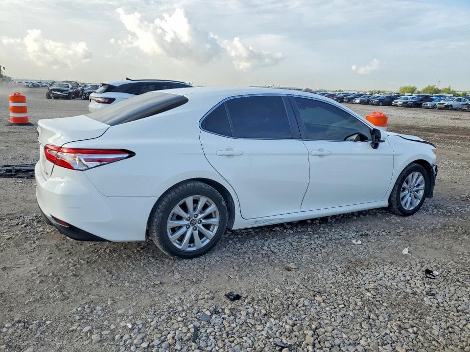 2018 TOYOTA CAMRY LE 3