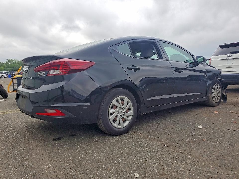 2019 HYUNDAI ELANTRA SE 3