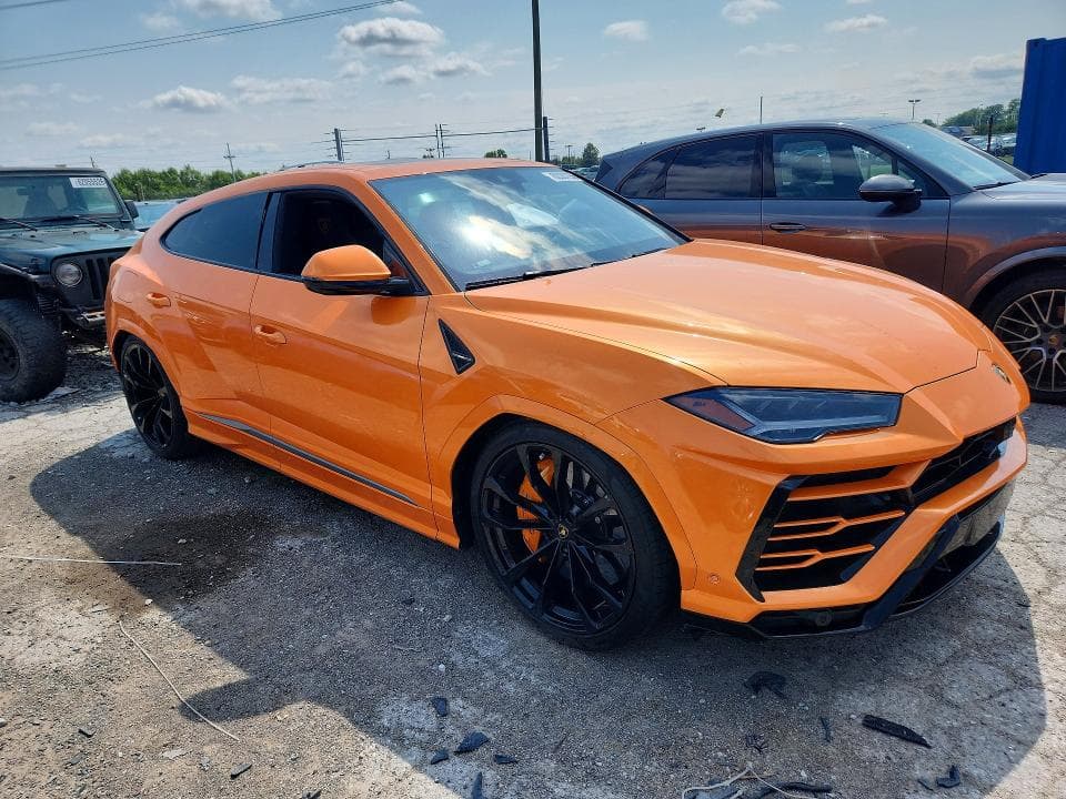 2022 LAMBORGHINI URUS 4