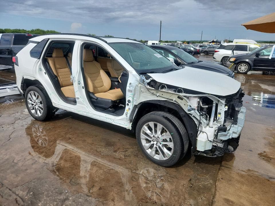 2024 TOYOTA RAV4 XLE PREMIUM 4