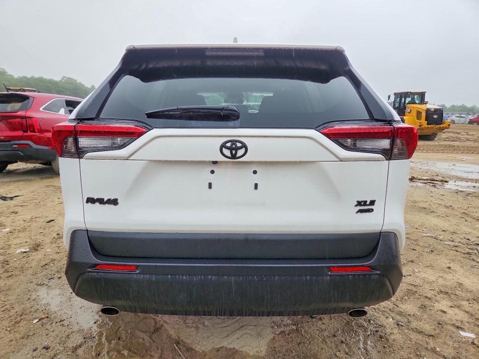 2025 TOYOTA RAV4 XLE 6