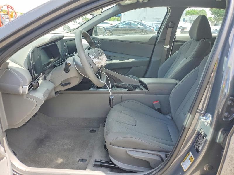 2025 HYUNDAI ELANTRA SE 7