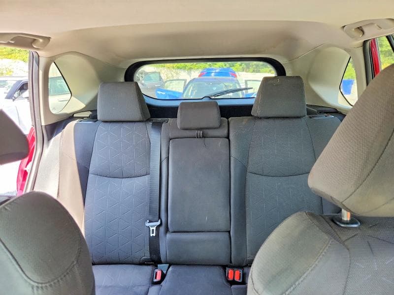 2019 TOYOTA RAV4 XLE 10