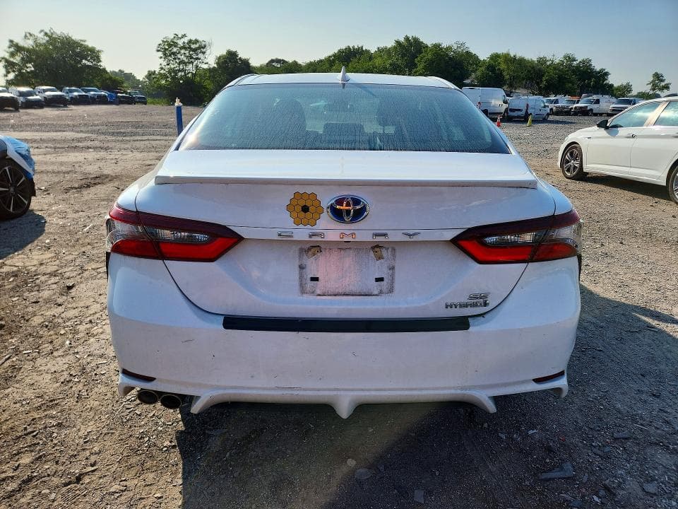 2022 TOYOTA CAMRY HYBRID SE 6