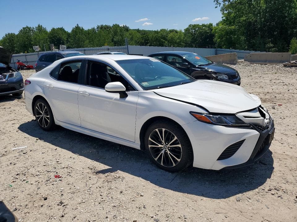 2018 TOYOTA CAMRY SE 4