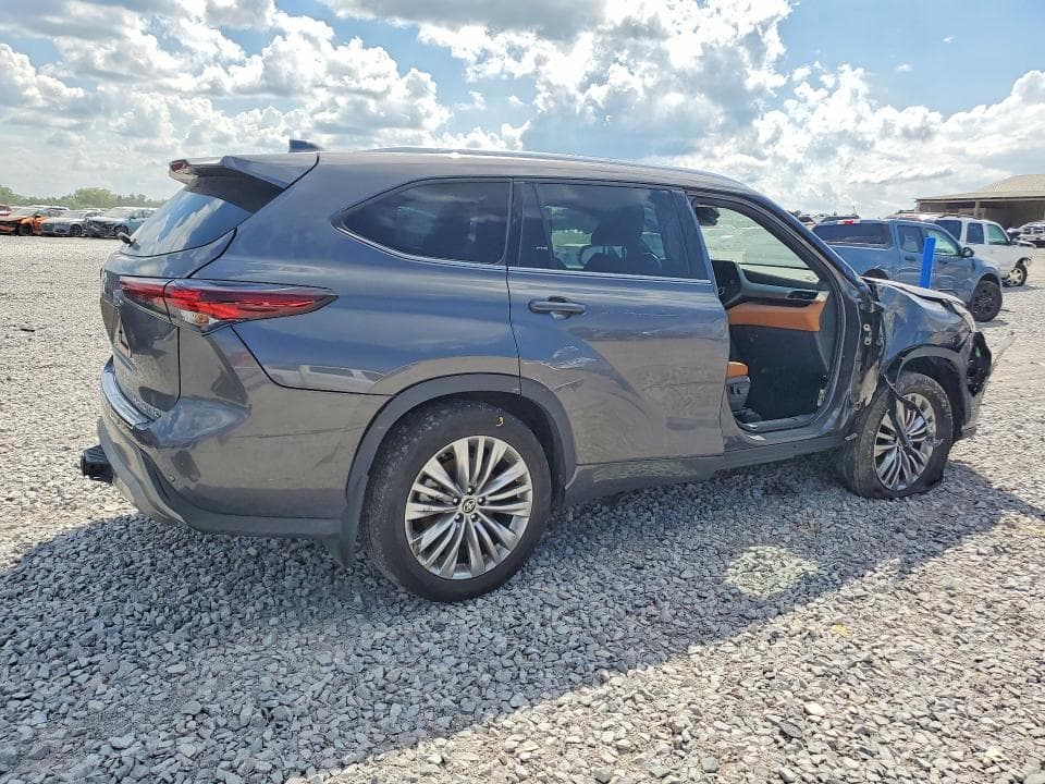 2024 TOYOTA HIGHLANDER PLATINUM 3