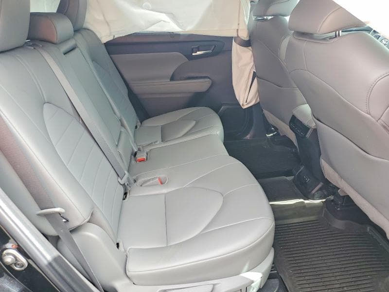 2022 TOYOTA HIGHLANDER HYBRID XLE 10